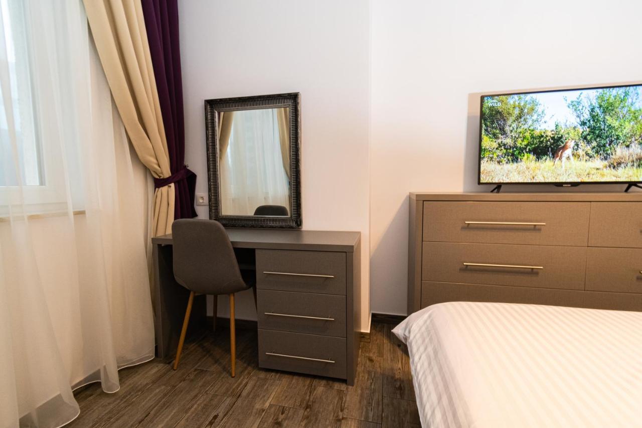 Yan Apartment - Near Mall & Free Private Parking Braşov Exterior foto