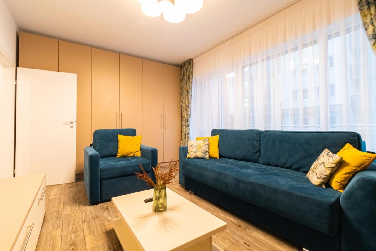 Yan Apartment - Near Mall & Free Private Parking Braşov Exterior foto