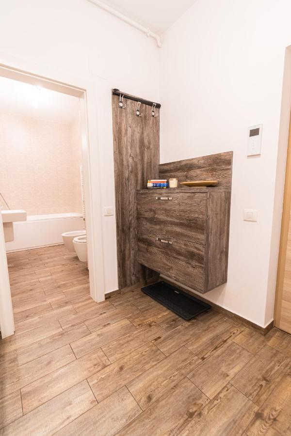 Yan Apartment - Near Mall & Free Private Parking Braşov Exterior foto